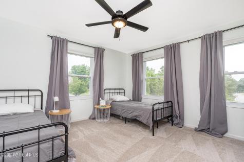 22 Macaulay Lane Niskayuna NY 12309