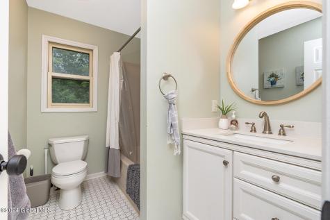 22 Macaulay Lane Niskayuna NY 12309