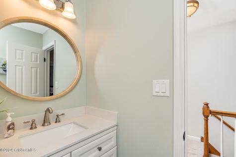 22 Macaulay Lane Niskayuna NY 12309