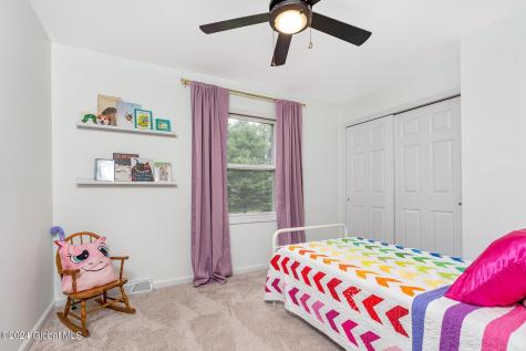 22 Macaulay Lane Niskayuna NY 12309