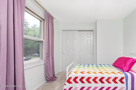 22 Macaulay Lane Niskayuna NY 12309