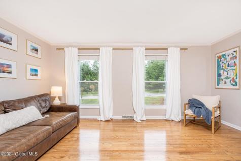 22 Macaulay Lane Niskayuna NY 12309