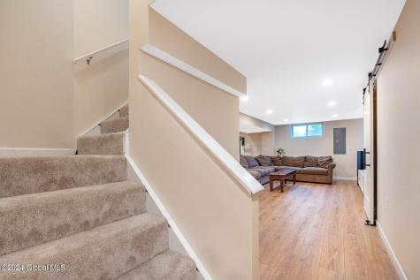 22 Macaulay Lane Niskayuna NY 12309
