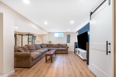 22 Macaulay Lane Niskayuna NY 12309