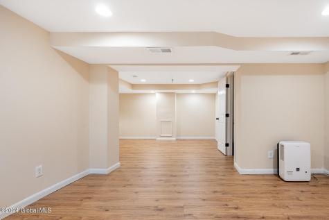 22 Macaulay Lane Niskayuna NY 12309