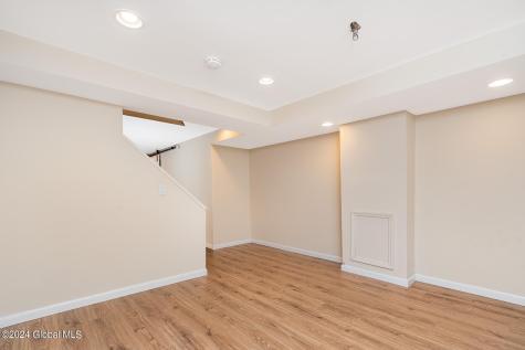 22 Macaulay Lane Niskayuna NY 12309