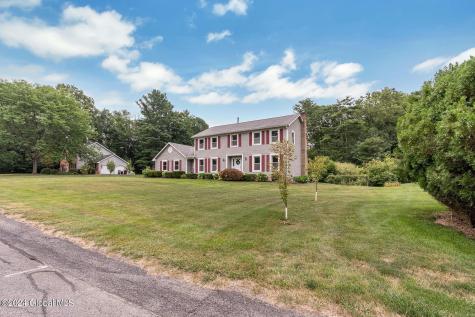 22 Macaulay Lane Niskayuna NY 12309