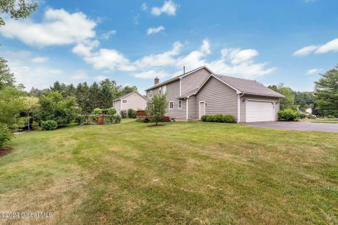 22 Macaulay Lane Niskayuna NY 12309