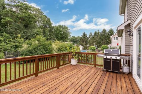 22 Macaulay Lane Niskayuna NY 12309