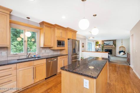 22 Macaulay Lane Niskayuna NY 12309