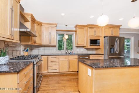 22 Macaulay Lane Niskayuna NY 12309