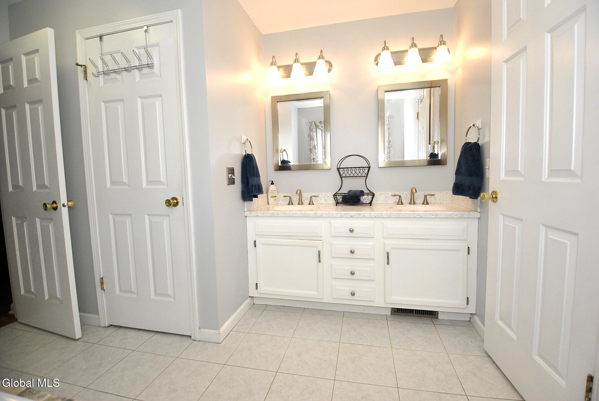 22 Woodridge Drive Loudonville NY 12211