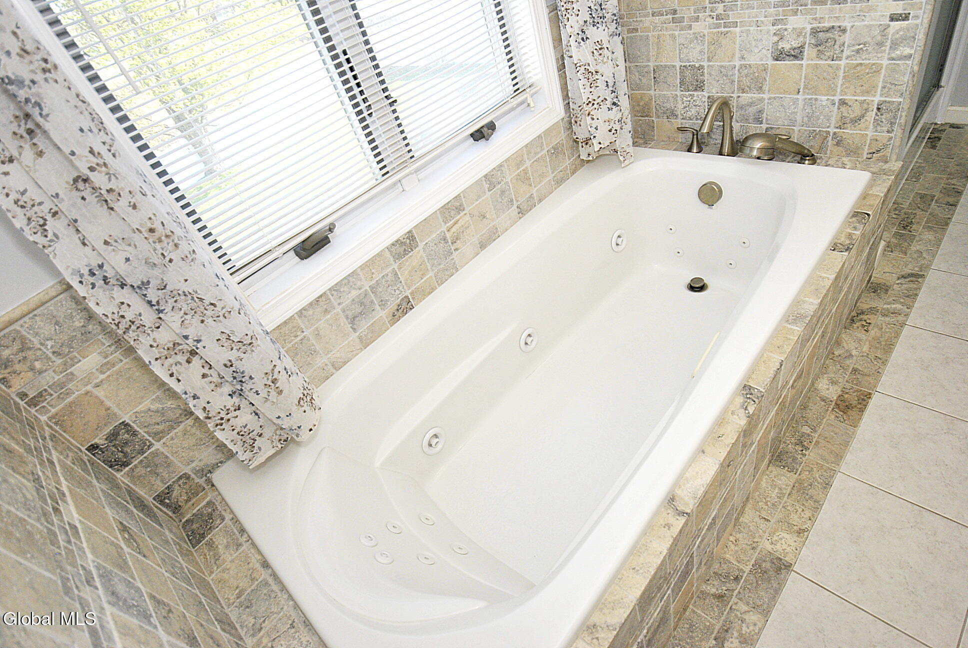 22 Woodridge Drive Loudonville NY 12211