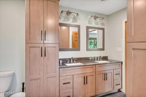 33 Oriel Lane East Greenbush NY 12144