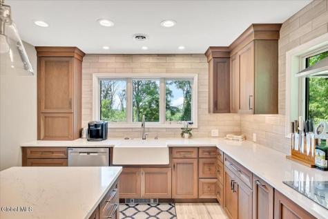 33 Oriel Lane East Greenbush NY 12144