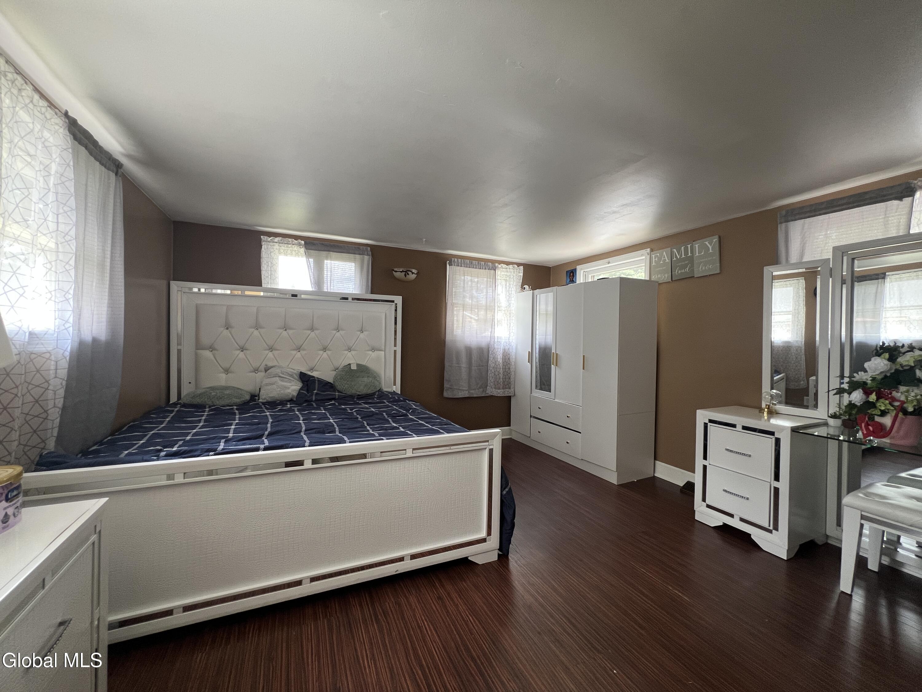 1384 Lawn Avenue Schenectady NY 12306