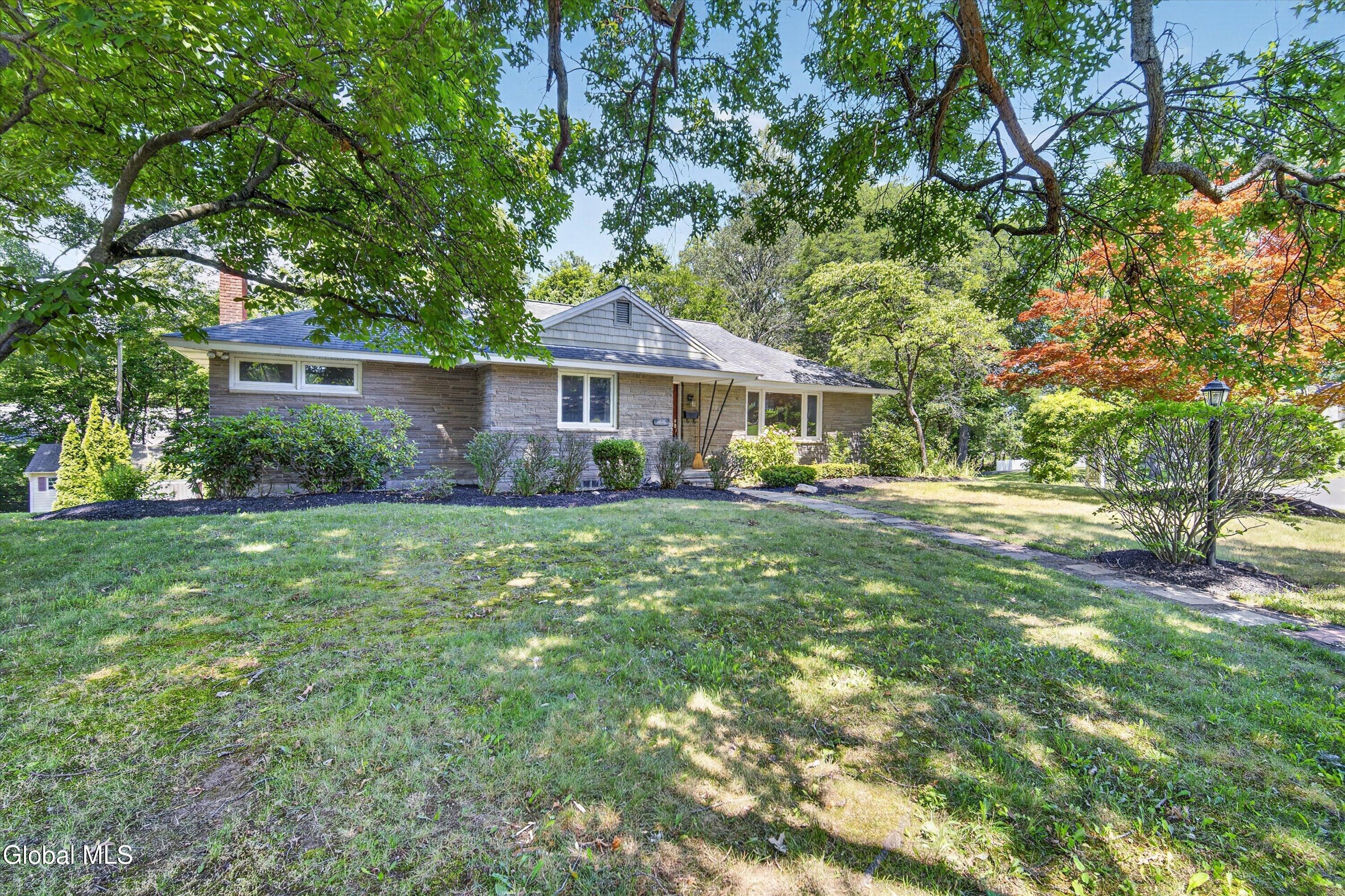901 Londonderry Court Schenectady NY 12309