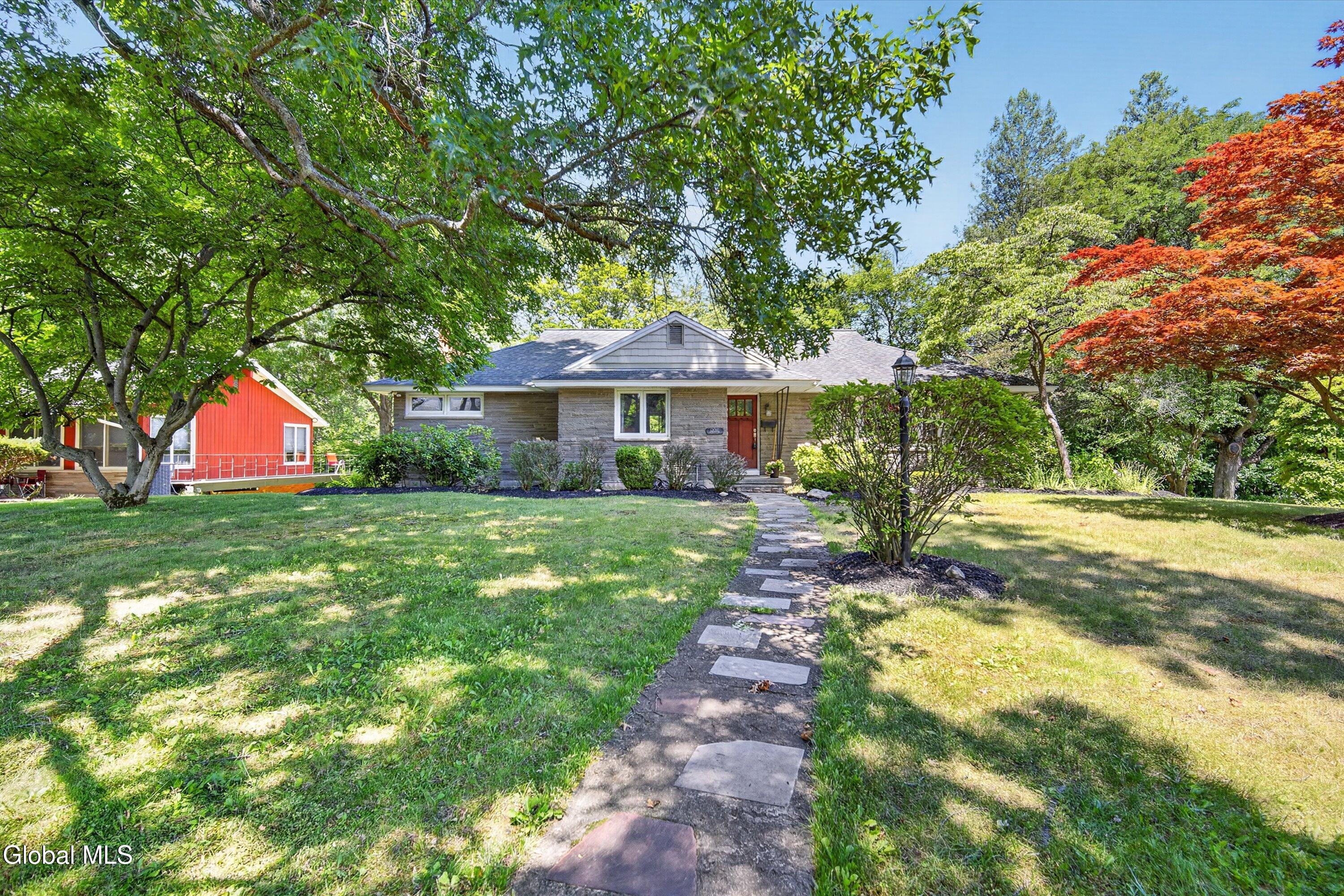 901 Londonderry Court Schenectady NY 12309