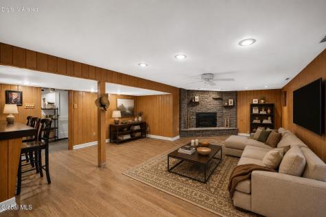 901 Londonderry Court Schenectady NY 12309