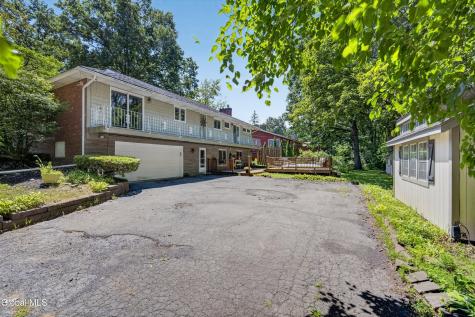 901 Londonderry Court Schenectady NY 12309