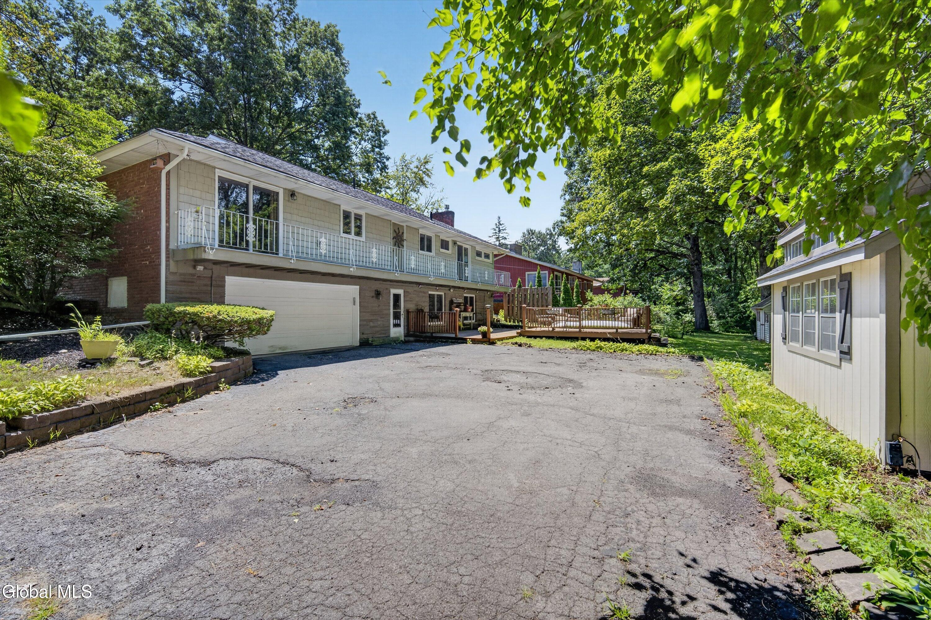 901 Londonderry Court Schenectady NY 12309
