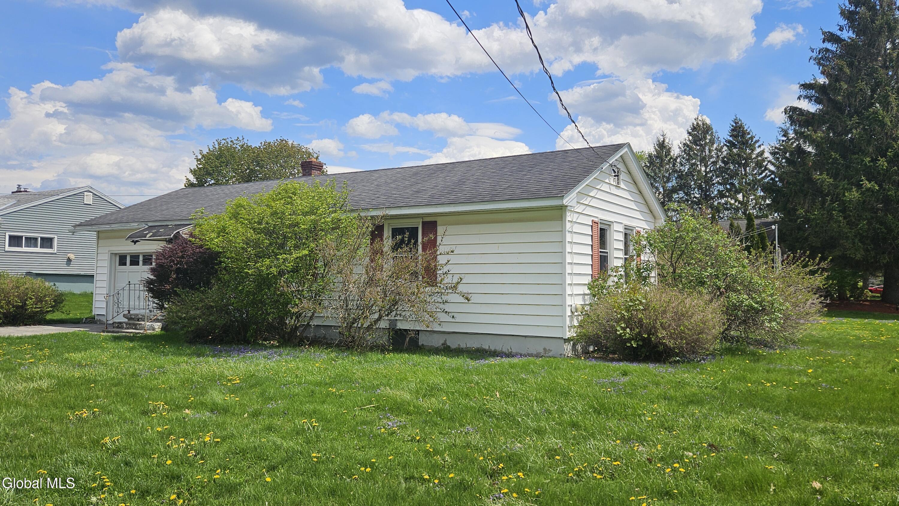 77 Chapel Place Amsterdam NY 12010