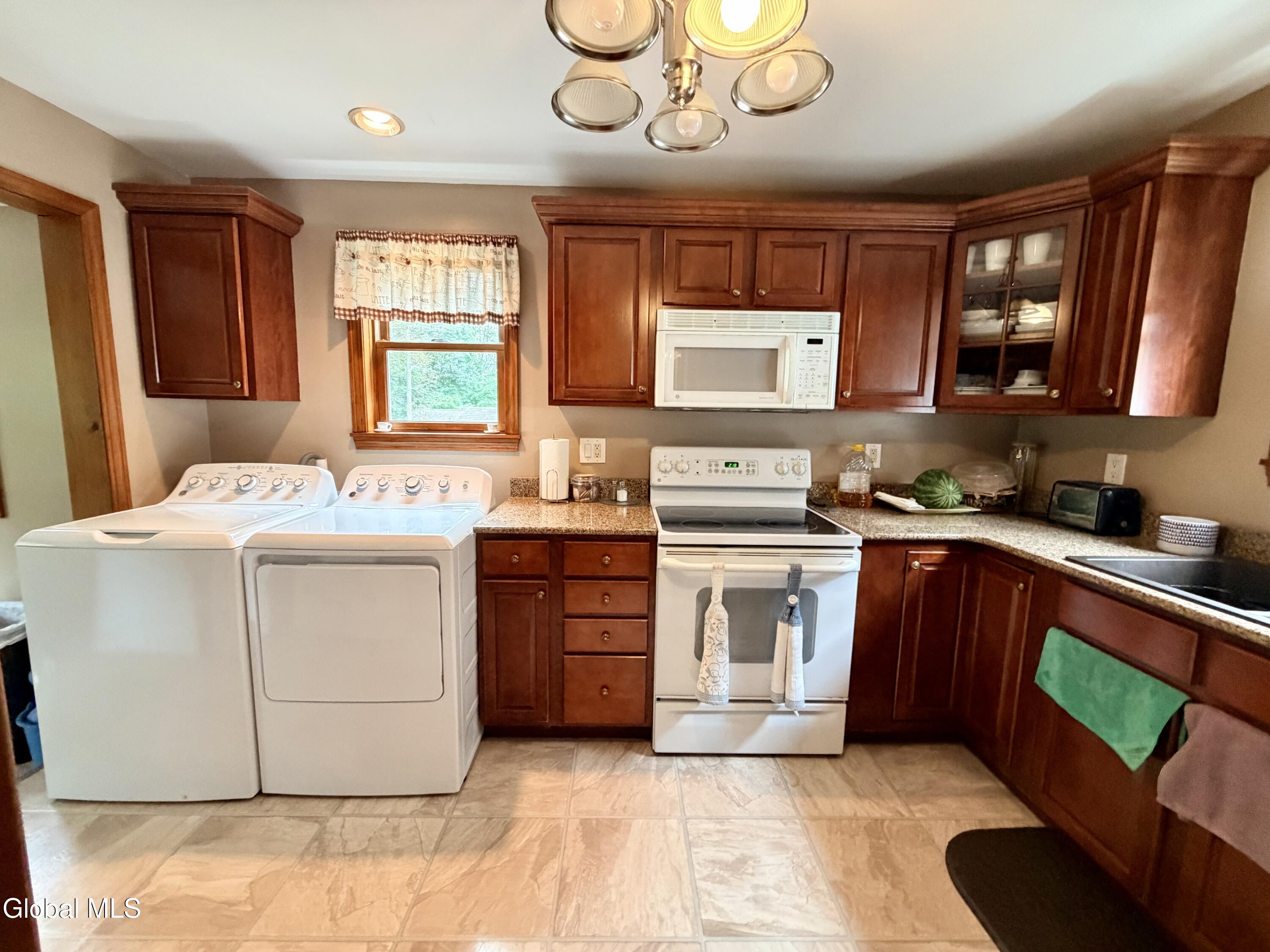 9 Finlay Street Amsterdam NY 12010
