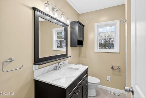 2965 Hillcrest Road Niskayuna NY 12309