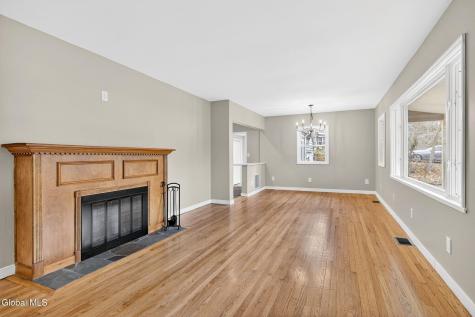 2965 Hillcrest Road Niskayuna NY 12309