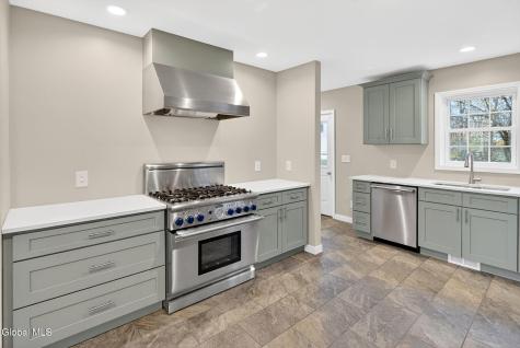 2965 Hillcrest Road Niskayuna NY 12309