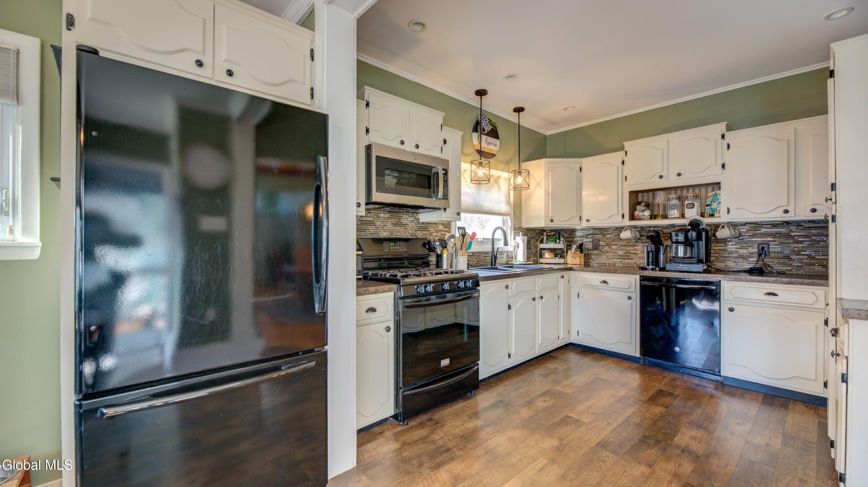 29 Almond Street Gloversville NY 12078