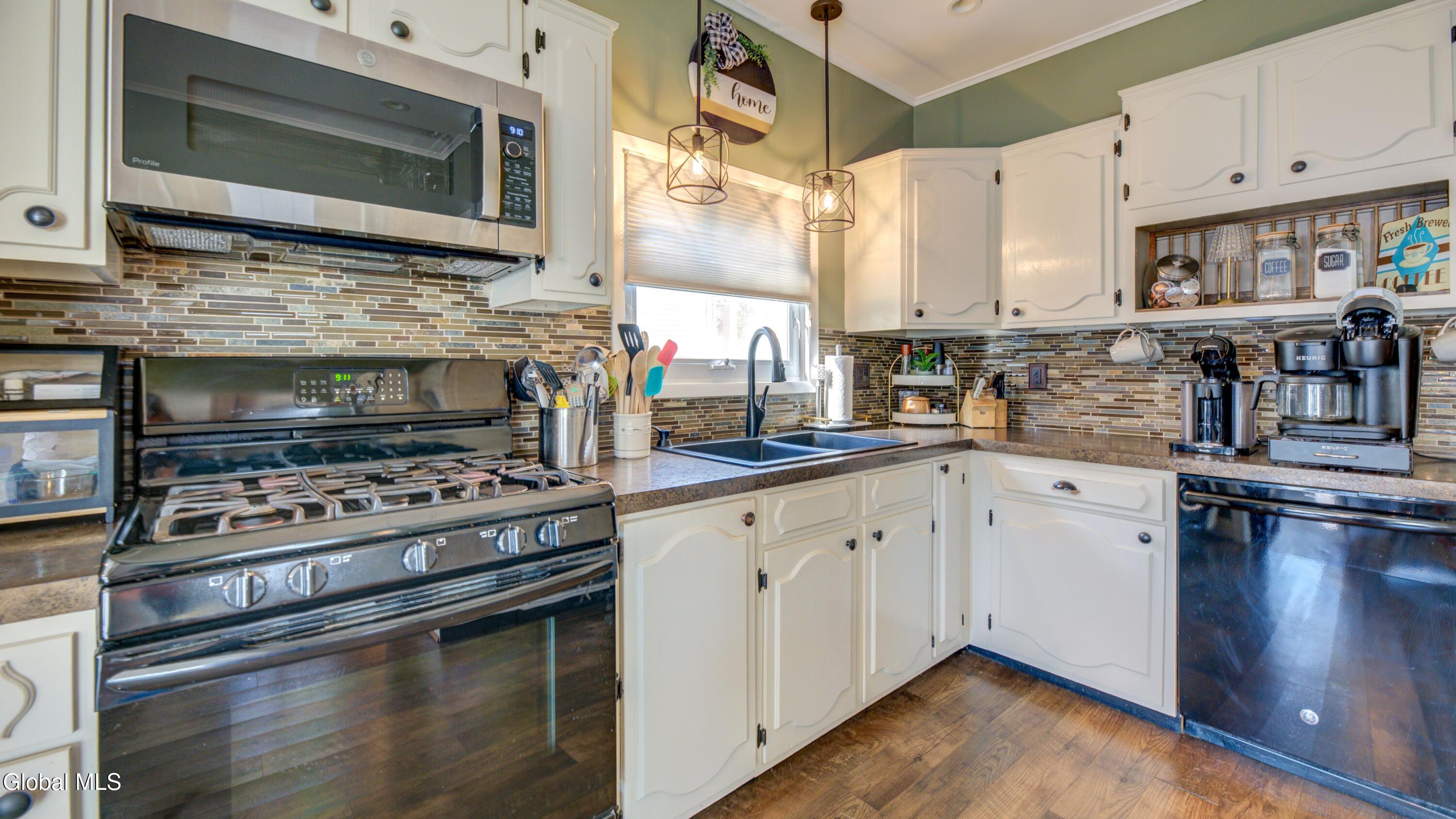 29 Almond Street Gloversville NY 12078