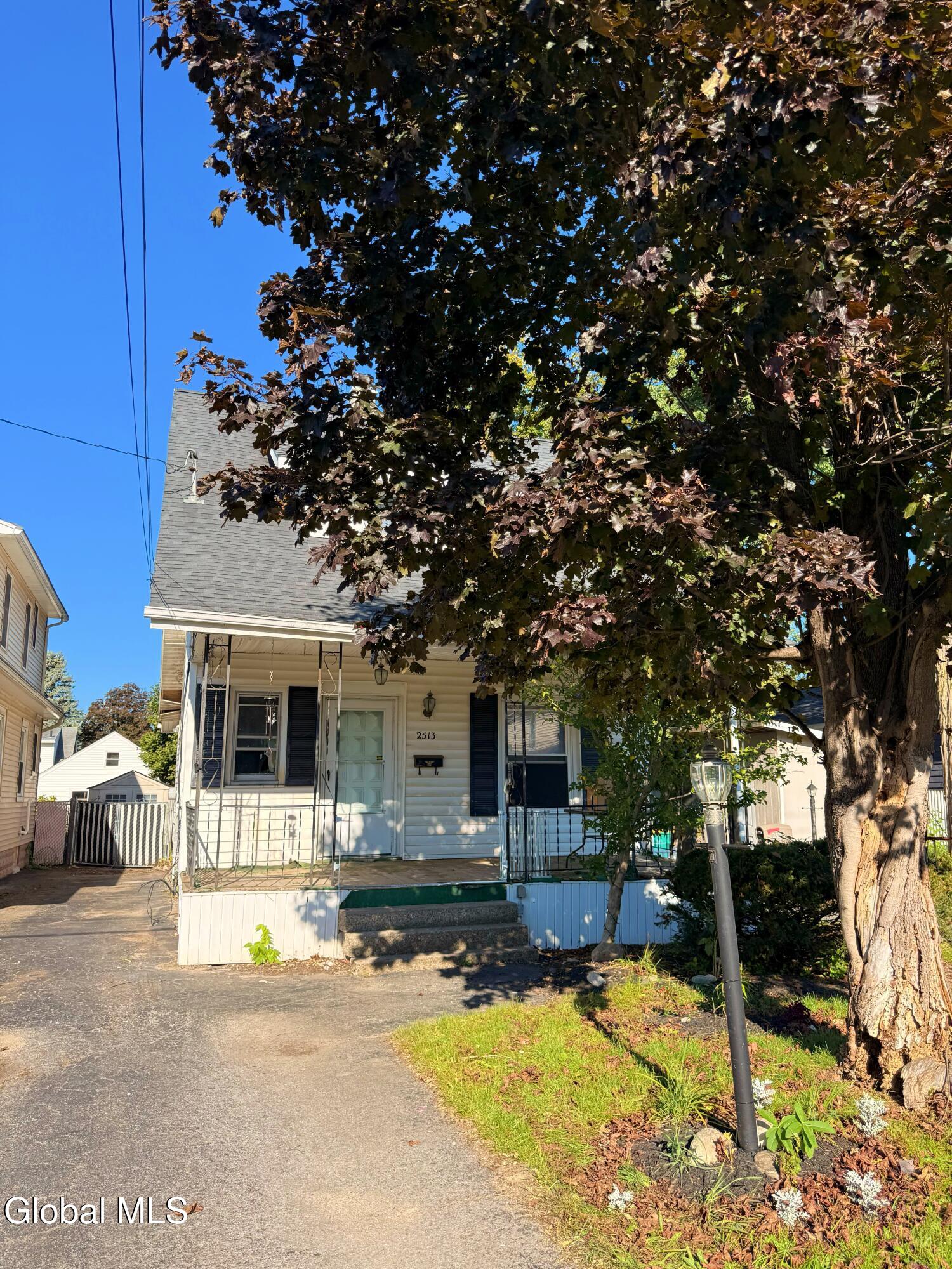2513 Barton Avenue Schenectady NY 12306