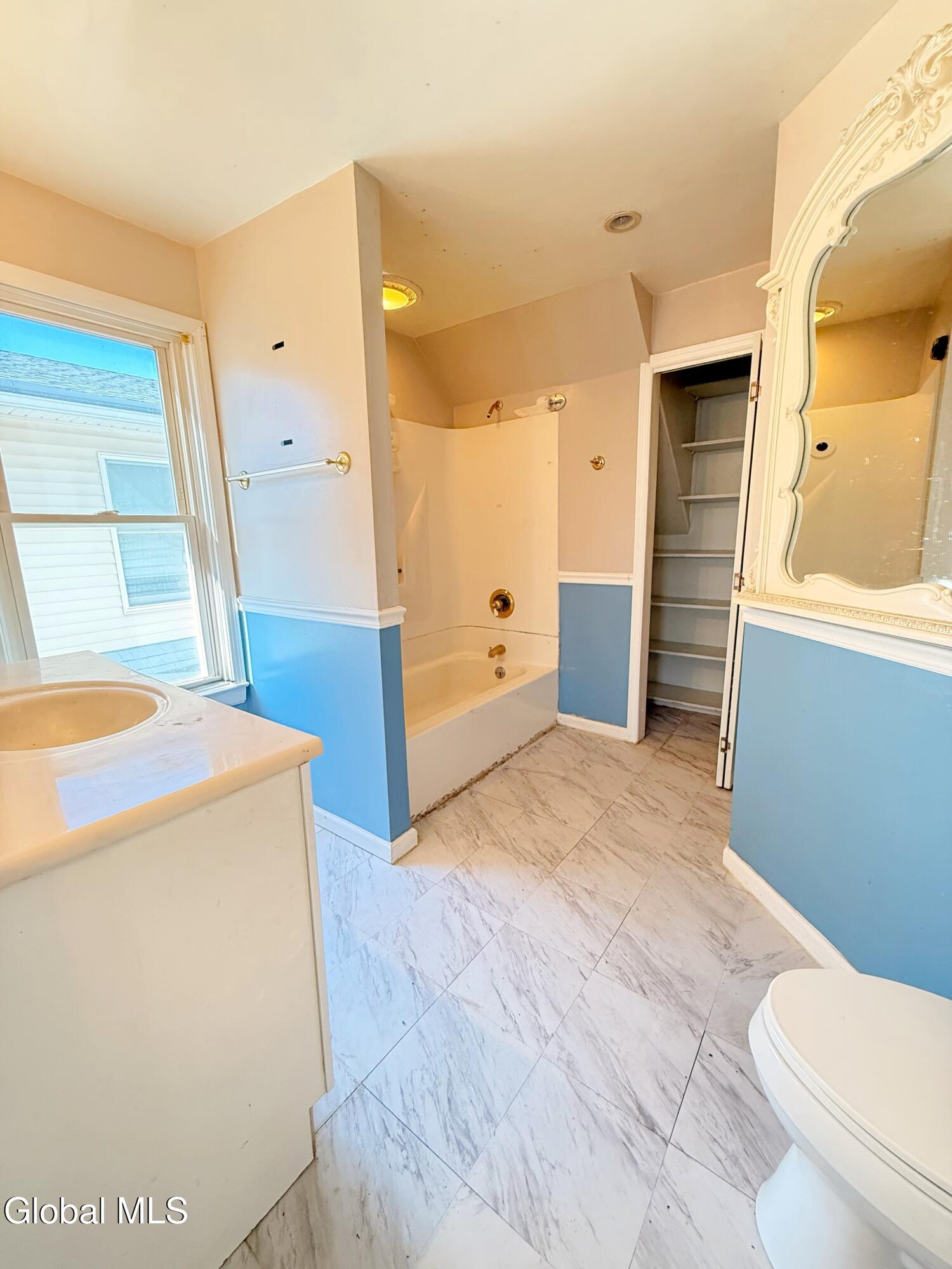 2513 Barton Avenue Schenectady NY 12306