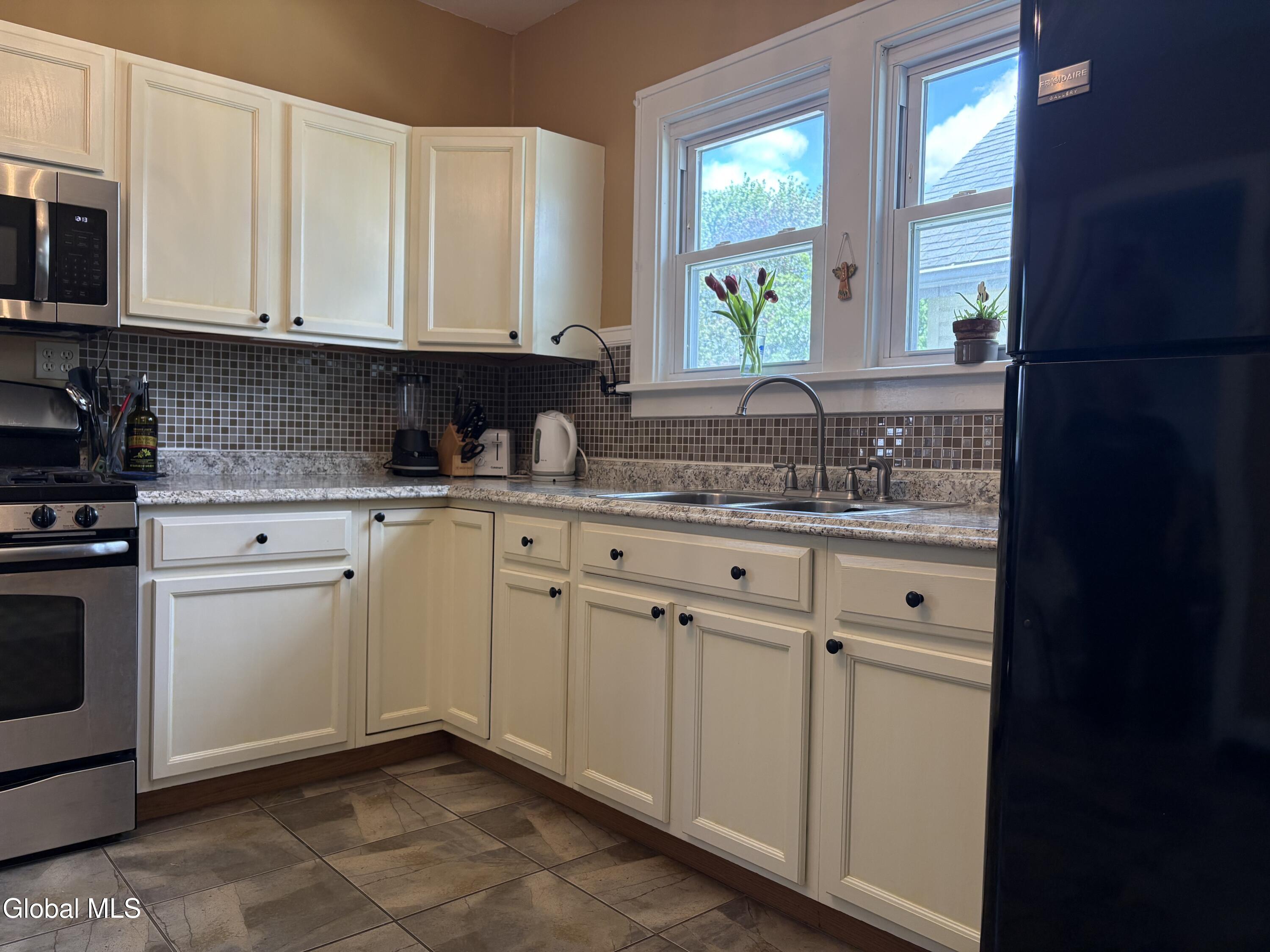 11 Rankin Avenue Troy NY 12180