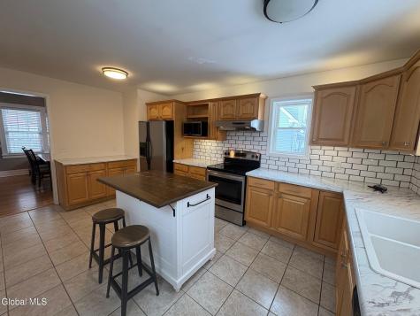 2 Hampton Avenue Rensselaer NY 12144