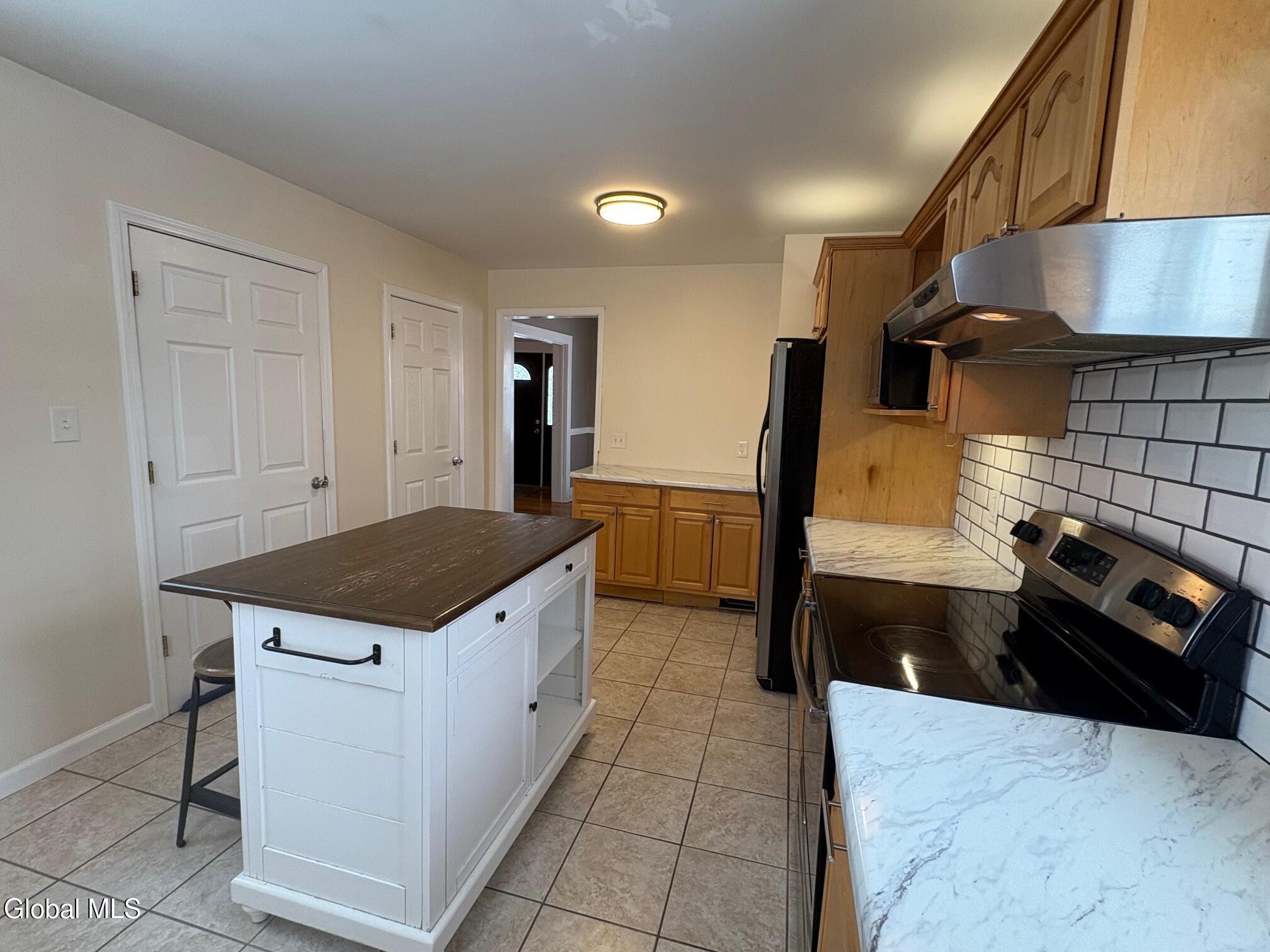 2 Hampton Avenue Rensselaer NY 12144