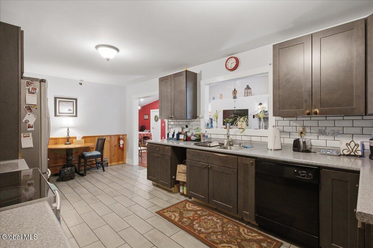 11 Denver Drive West Sand Lake NY 12196