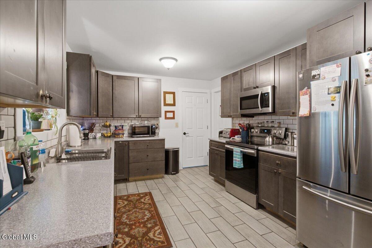 11 Denver Drive West Sand Lake NY 12196