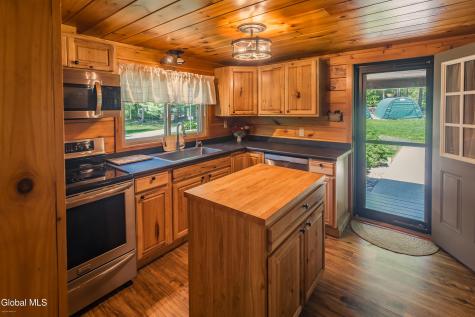 7104 Woods End Road Galway NY 12074