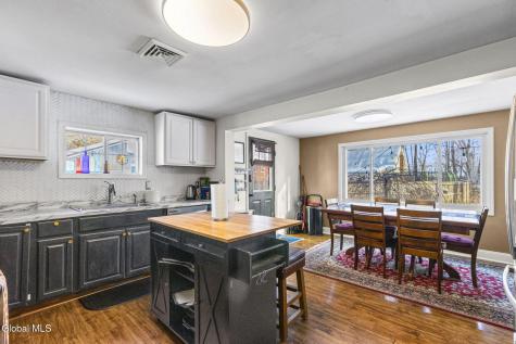 4 Valleyview Avenue Schenectady NY 12306