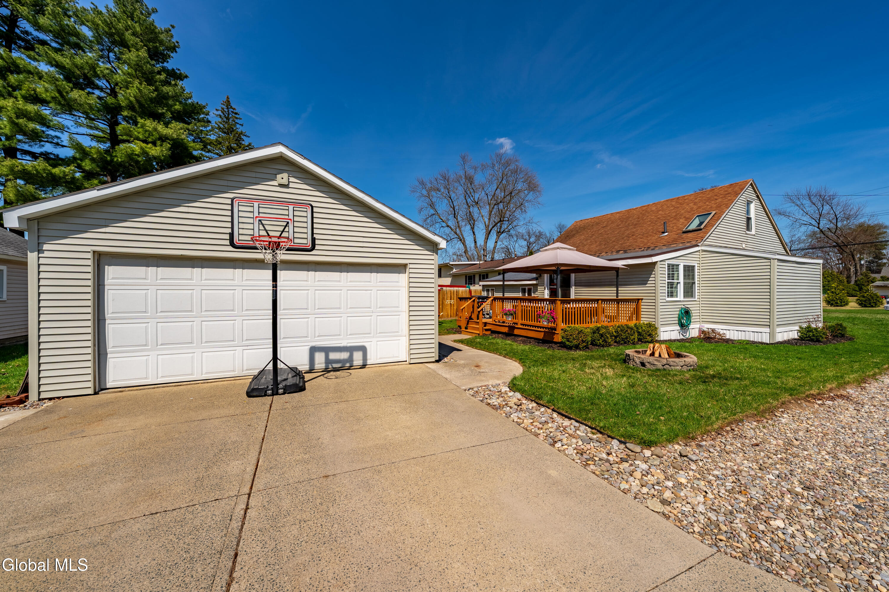 1887 Fiero Avenue Schenectady NY 12303