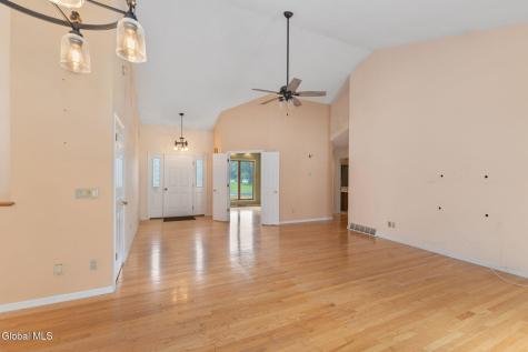 237 Long Meadow Lane Schenectady NY 12306