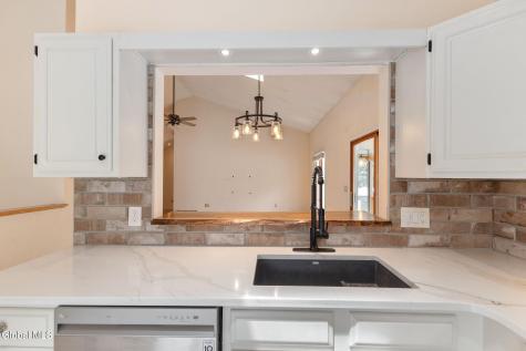 237 Long Meadow Lane Schenectady NY 12306