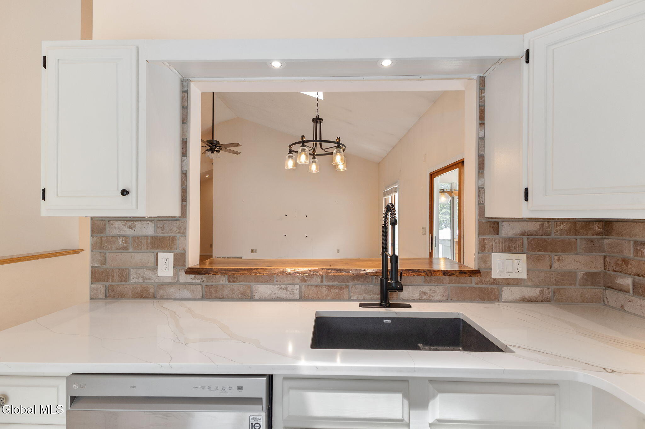 237 Long Meadow Lane Schenectady NY 12306