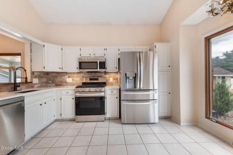 237 Long Meadow Lane Schenectady NY 12306