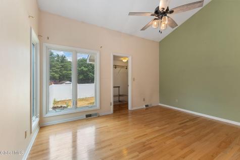 237 Long Meadow Lane Schenectady NY 12306