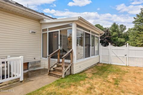 237 Long Meadow Lane Schenectady NY 12306