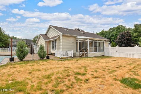 237 Long Meadow Lane Schenectady NY 12306
