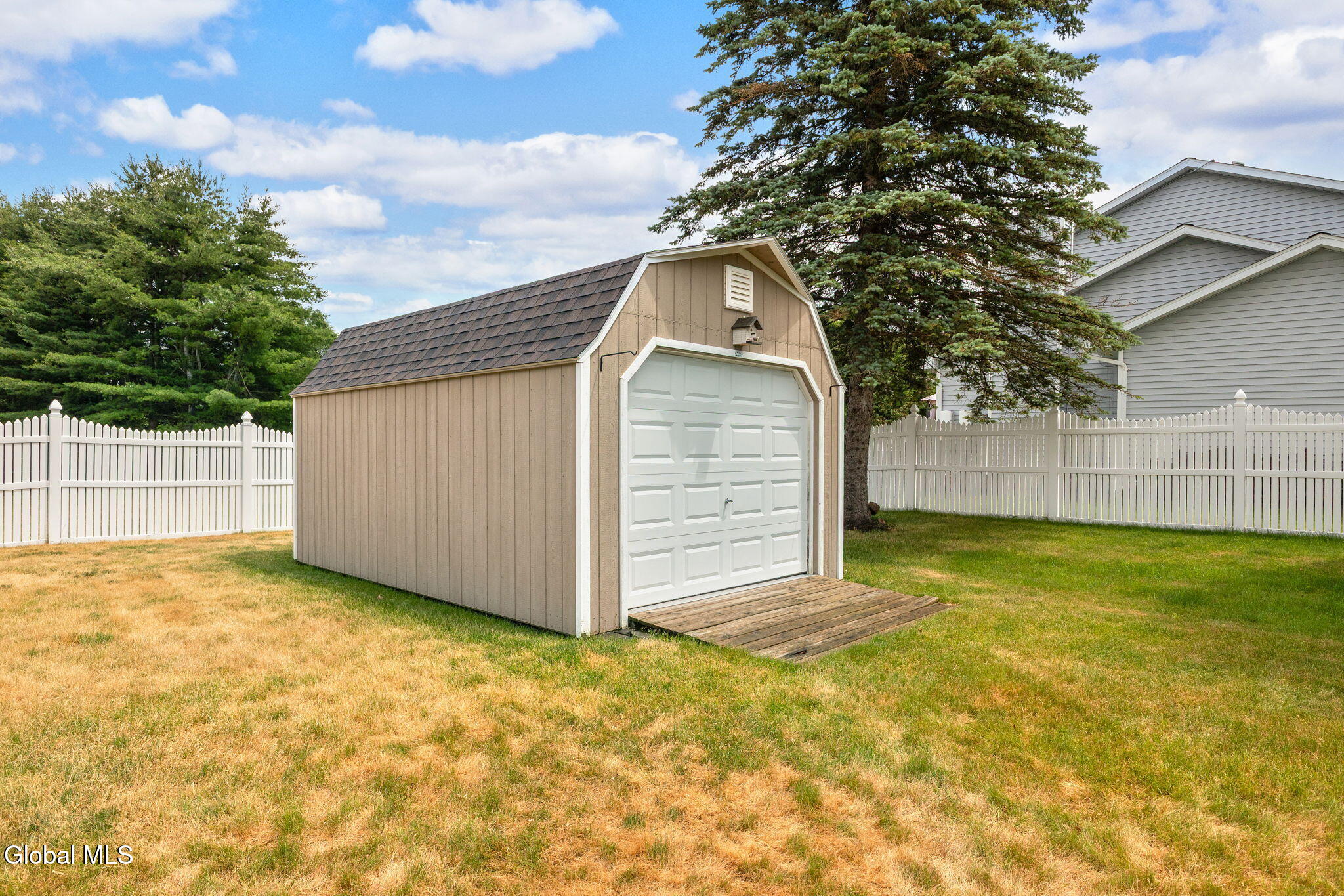 237 Long Meadow Lane Schenectady NY 12306